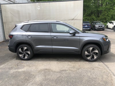 2026 Volkswagen Taos SE w/panoramic sunroof