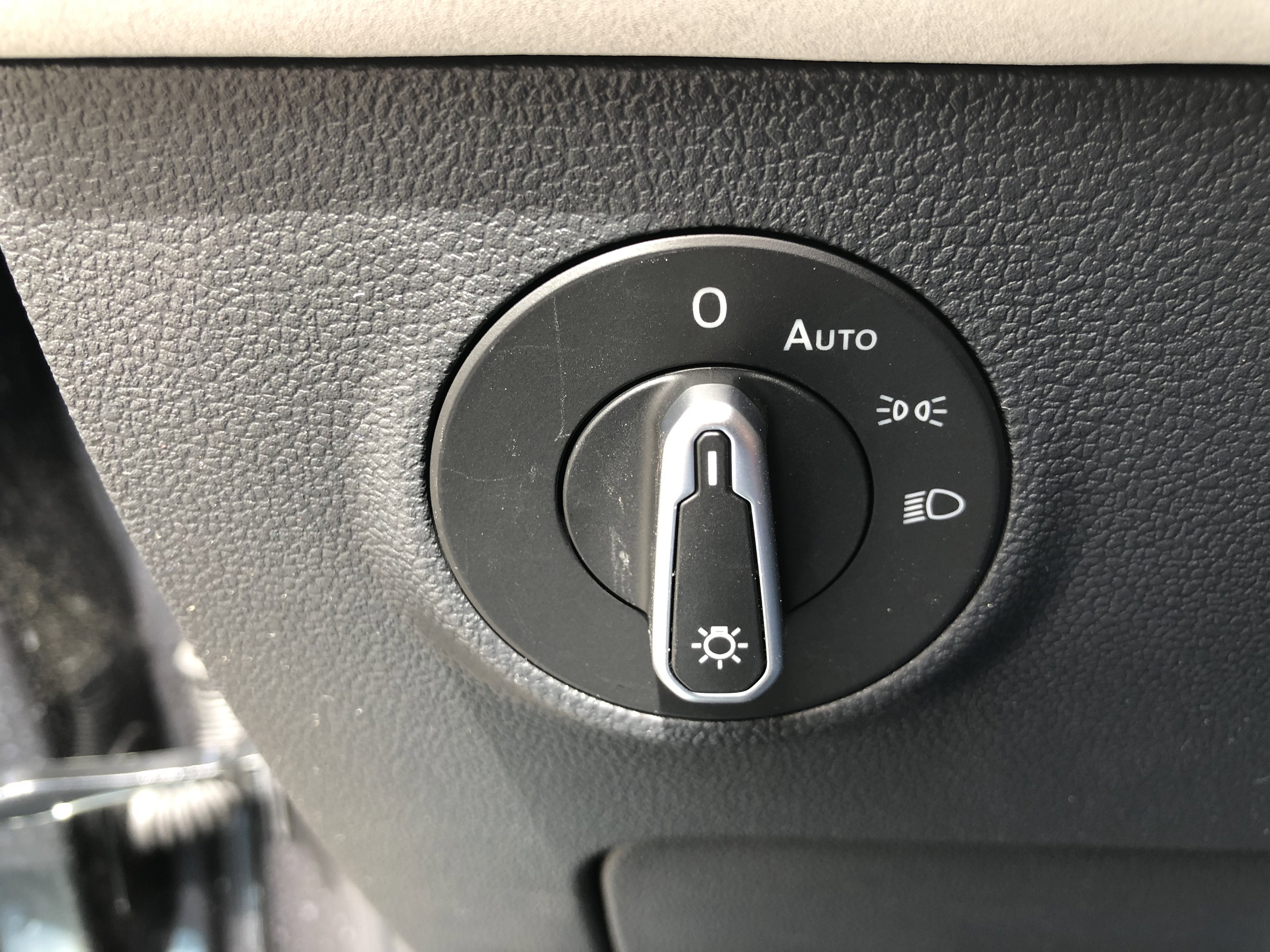 2026 Volkswagen Taos SE w/panoramic sunroof