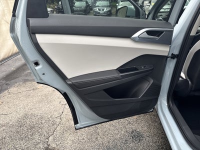 2027 Volkswagen Taos SE w/panoramic sunroof