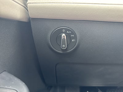 2027 Volkswagen Taos SE w/panoramic sunroof
