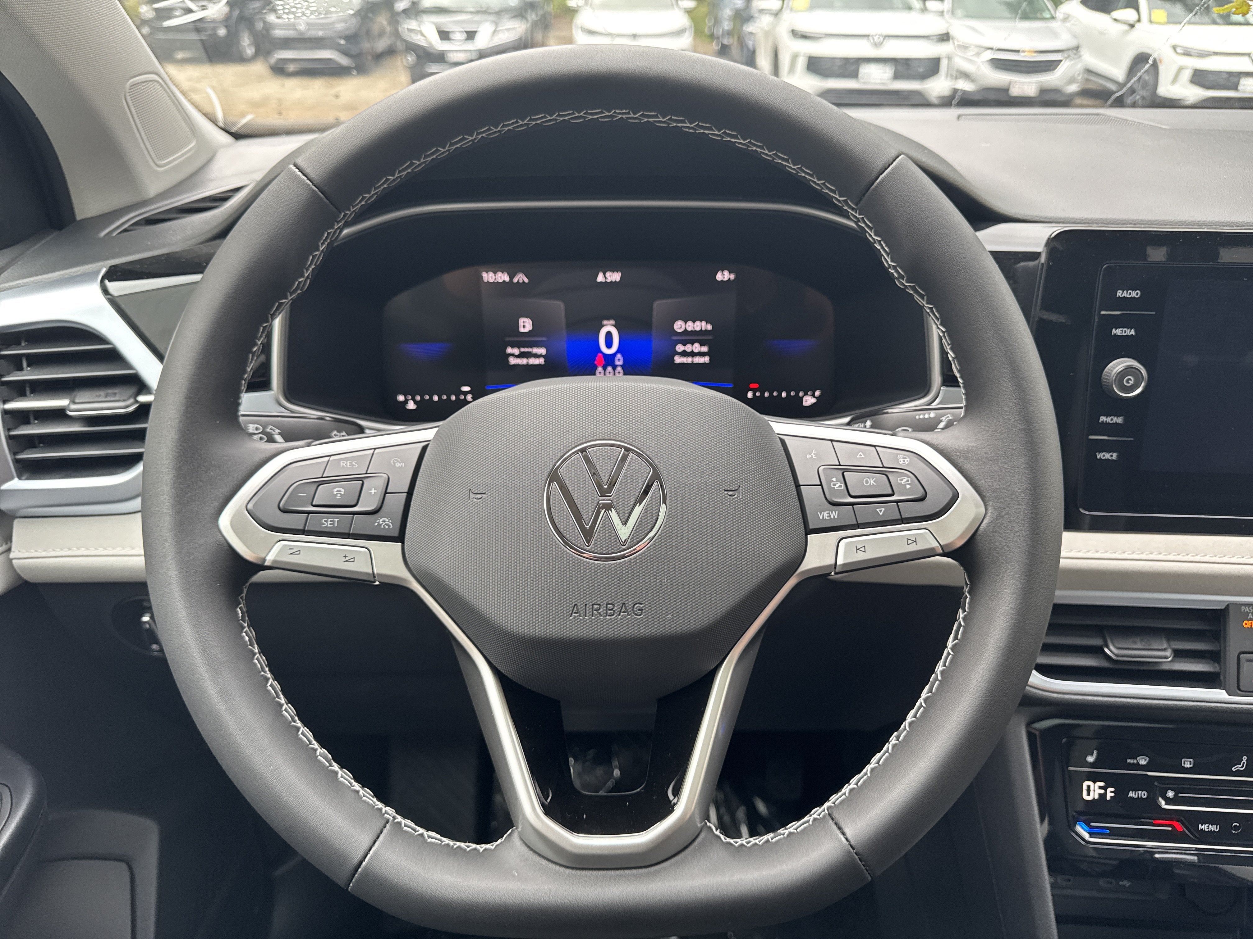 2027 Volkswagen Taos SE w/panoramic sunroof