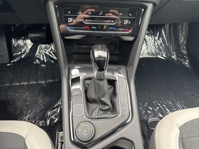 2027 Volkswagen Taos SE w/panoramic sunroof