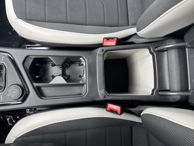 2027 Volkswagen Taos SE w/panoramic sunroof