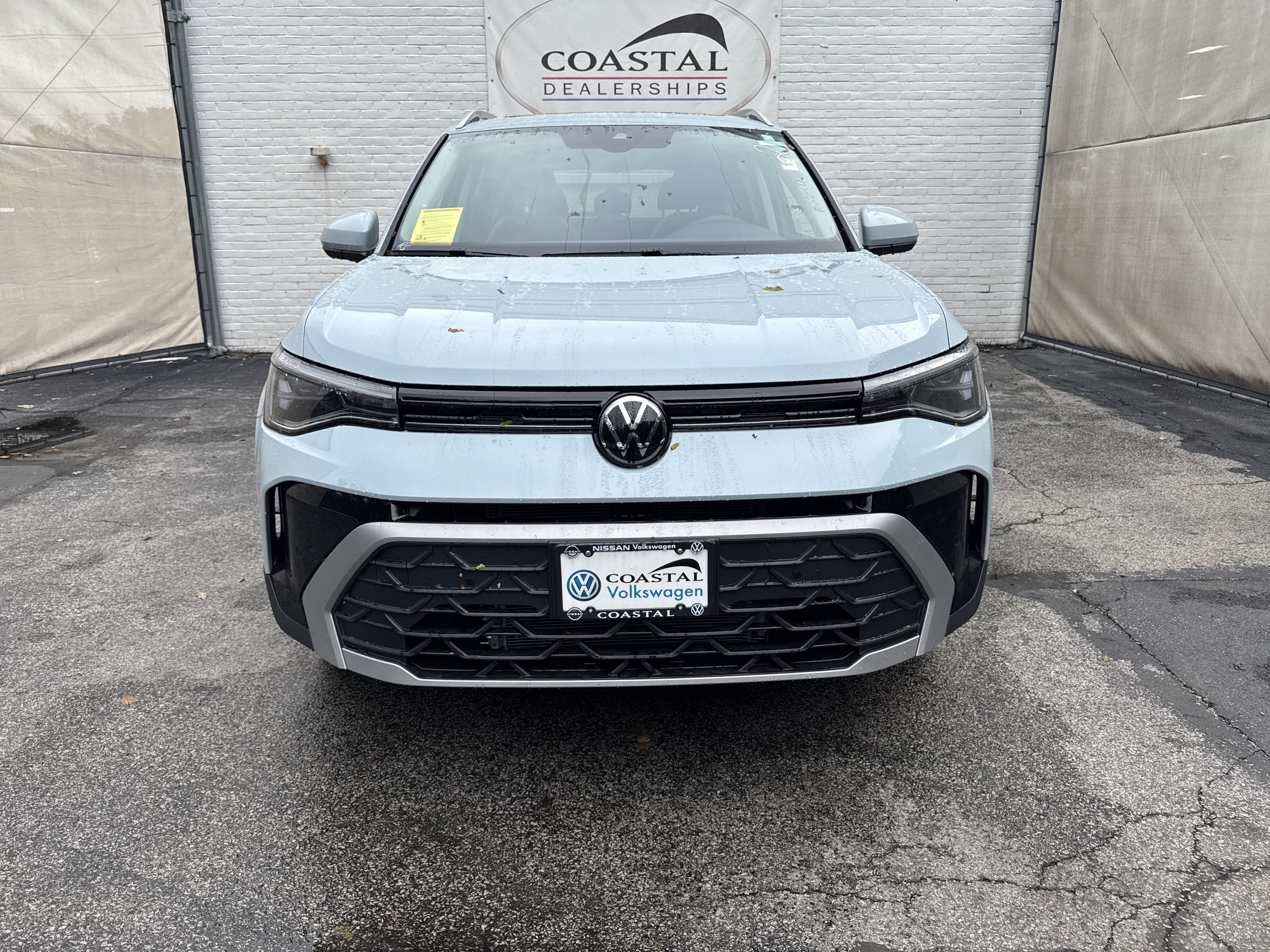2027 Volkswagen Taos SE w/panoramic sunroof