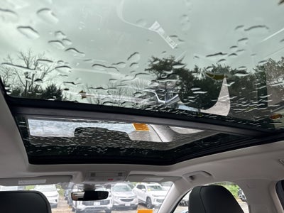 2027 Volkswagen Taos SE w/panoramic sunroof