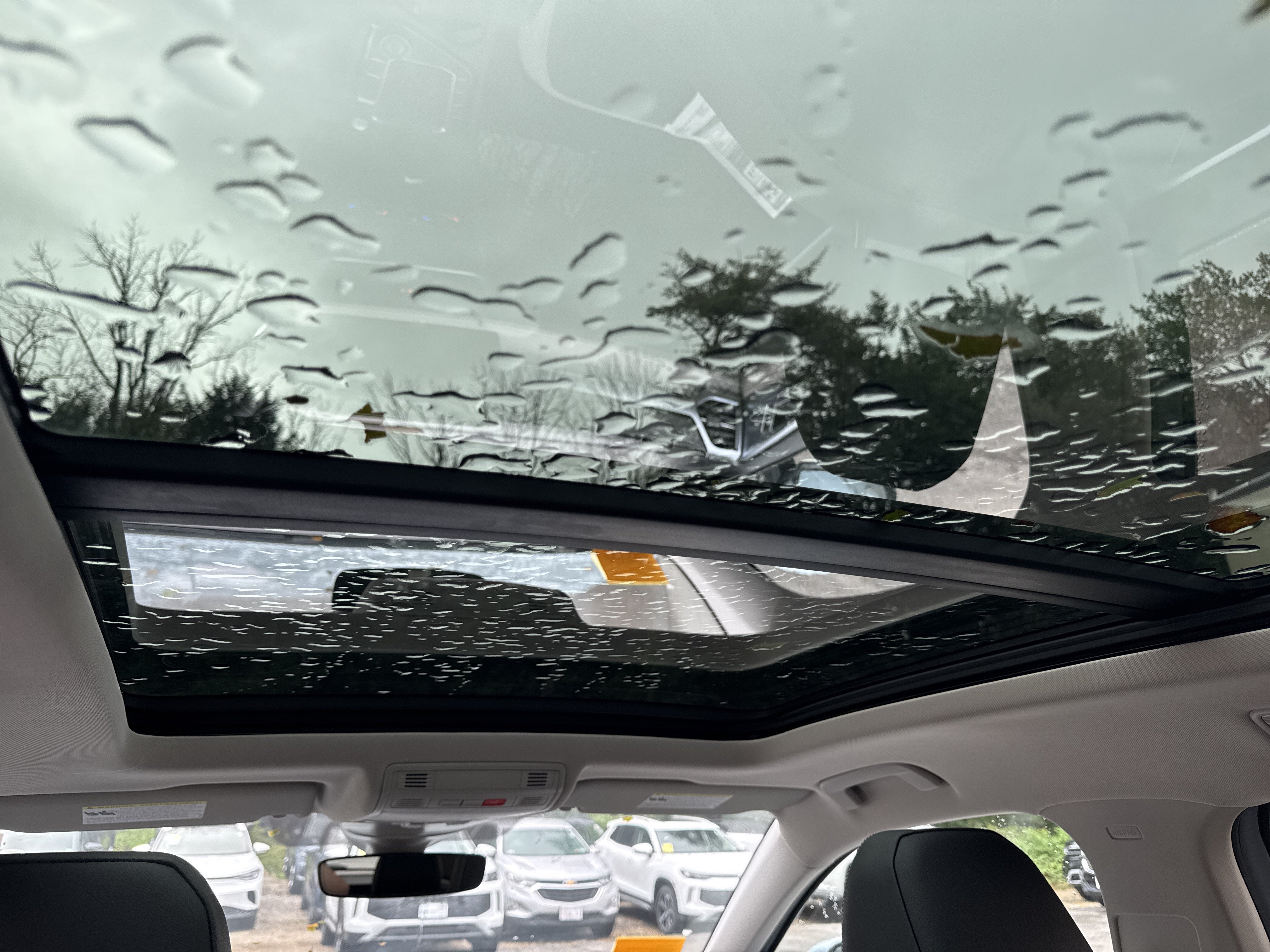 2027 Volkswagen Taos SE w/panoramic sunroof