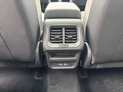 2027 Volkswagen Taos SE w/panoramic sunroof