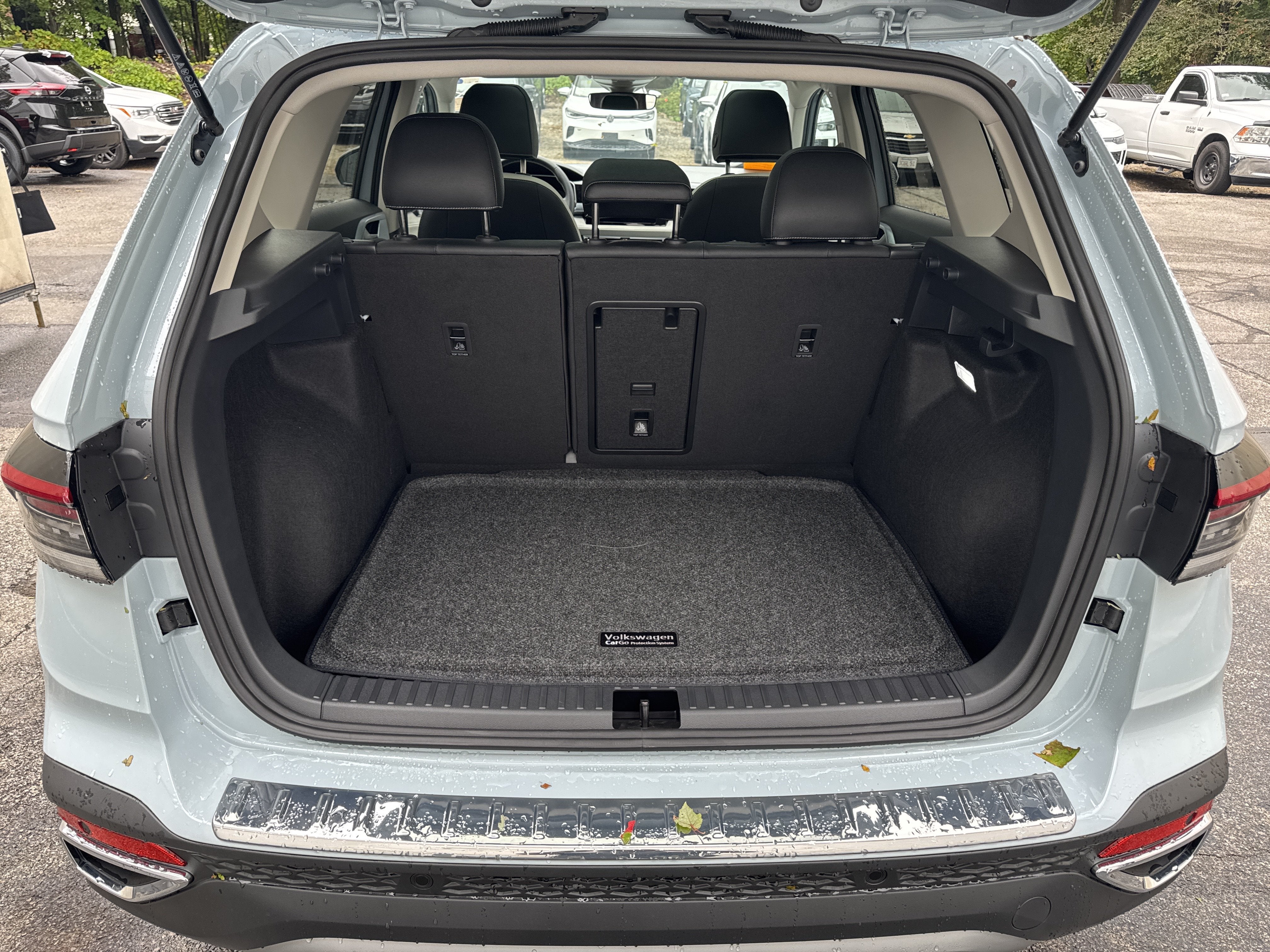 2027 Volkswagen Taos SE w/panoramic sunroof