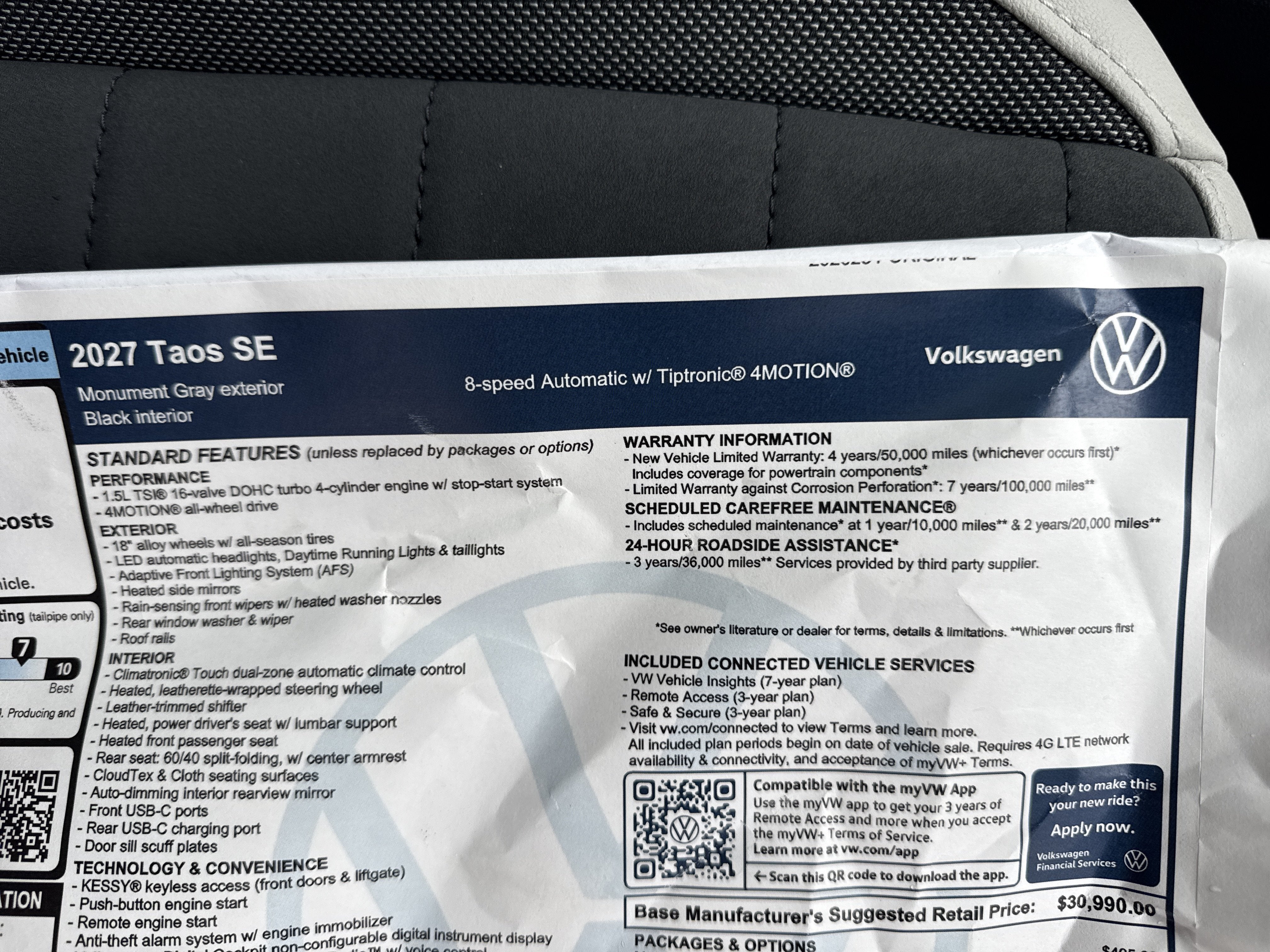 2027 Volkswagen Taos SE w/panoramic sunroof