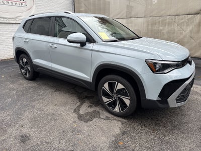 2027 Volkswagen Taos SE w/panoramic sunroof
