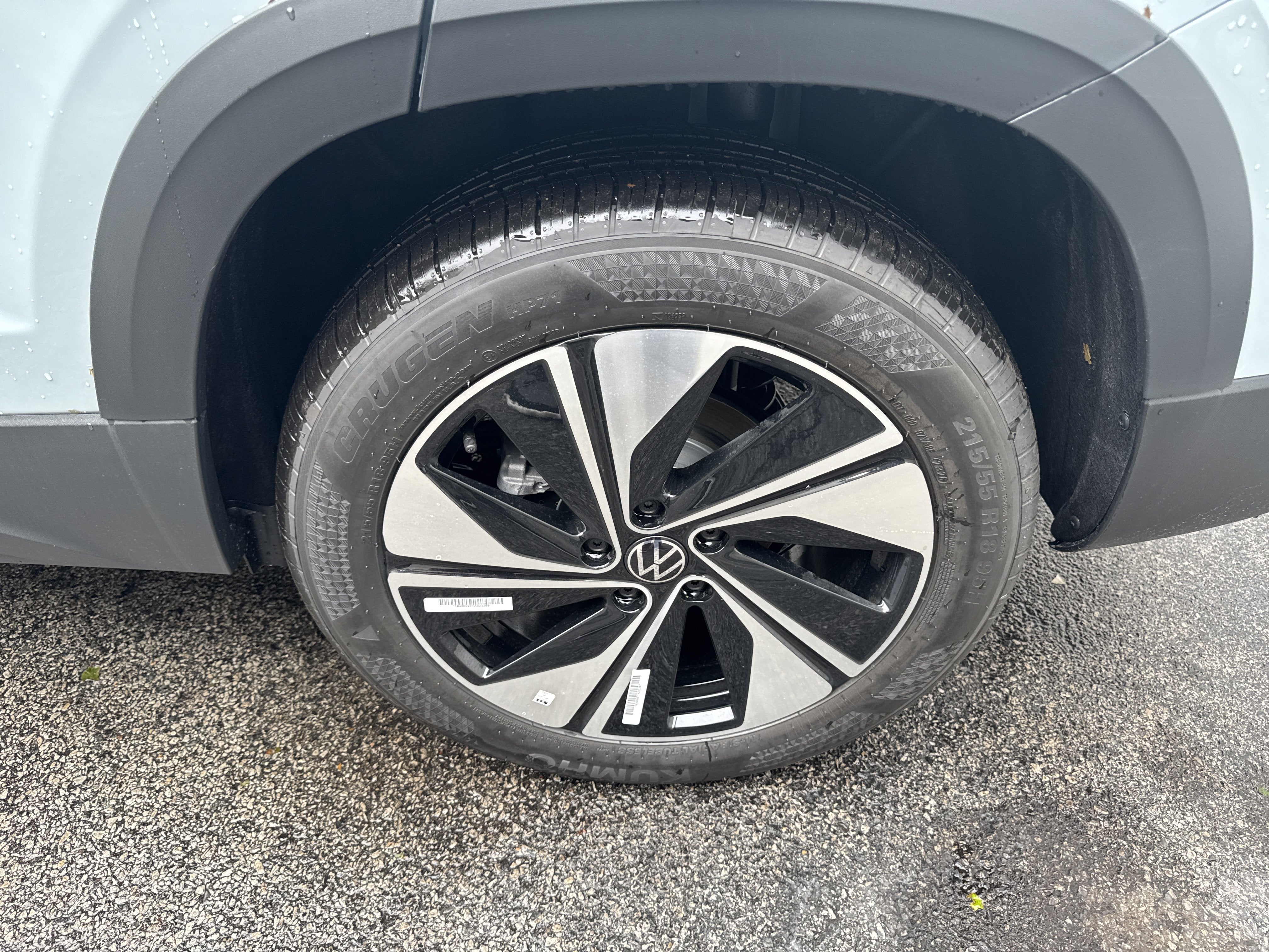 2027 Volkswagen Taos SE w/panoramic sunroof