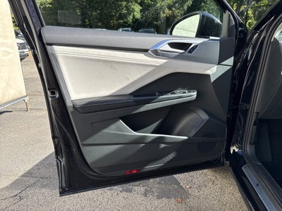 2027 Volkswagen Taos SE w/panoramic sunroof
