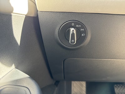 2027 Volkswagen Taos SE w/panoramic sunroof