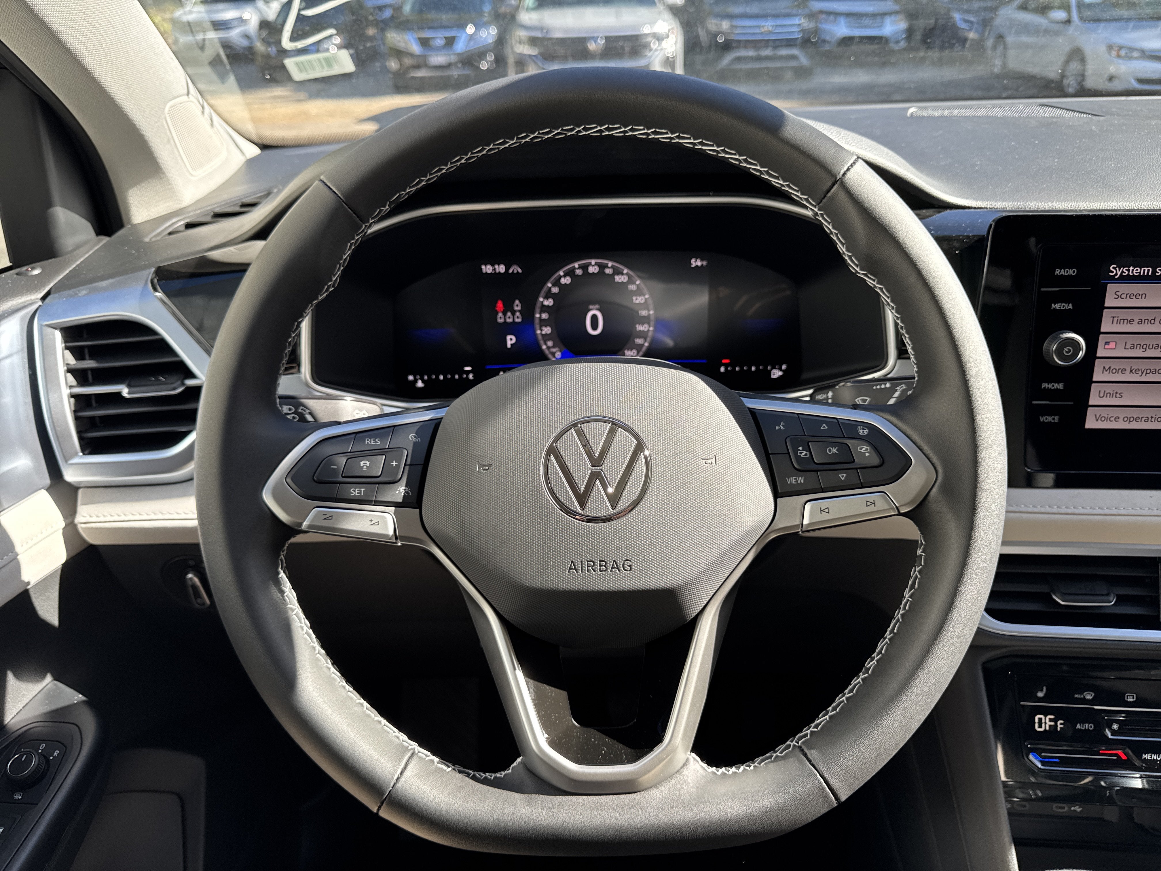 2027 Volkswagen Taos SE w/panoramic sunroof