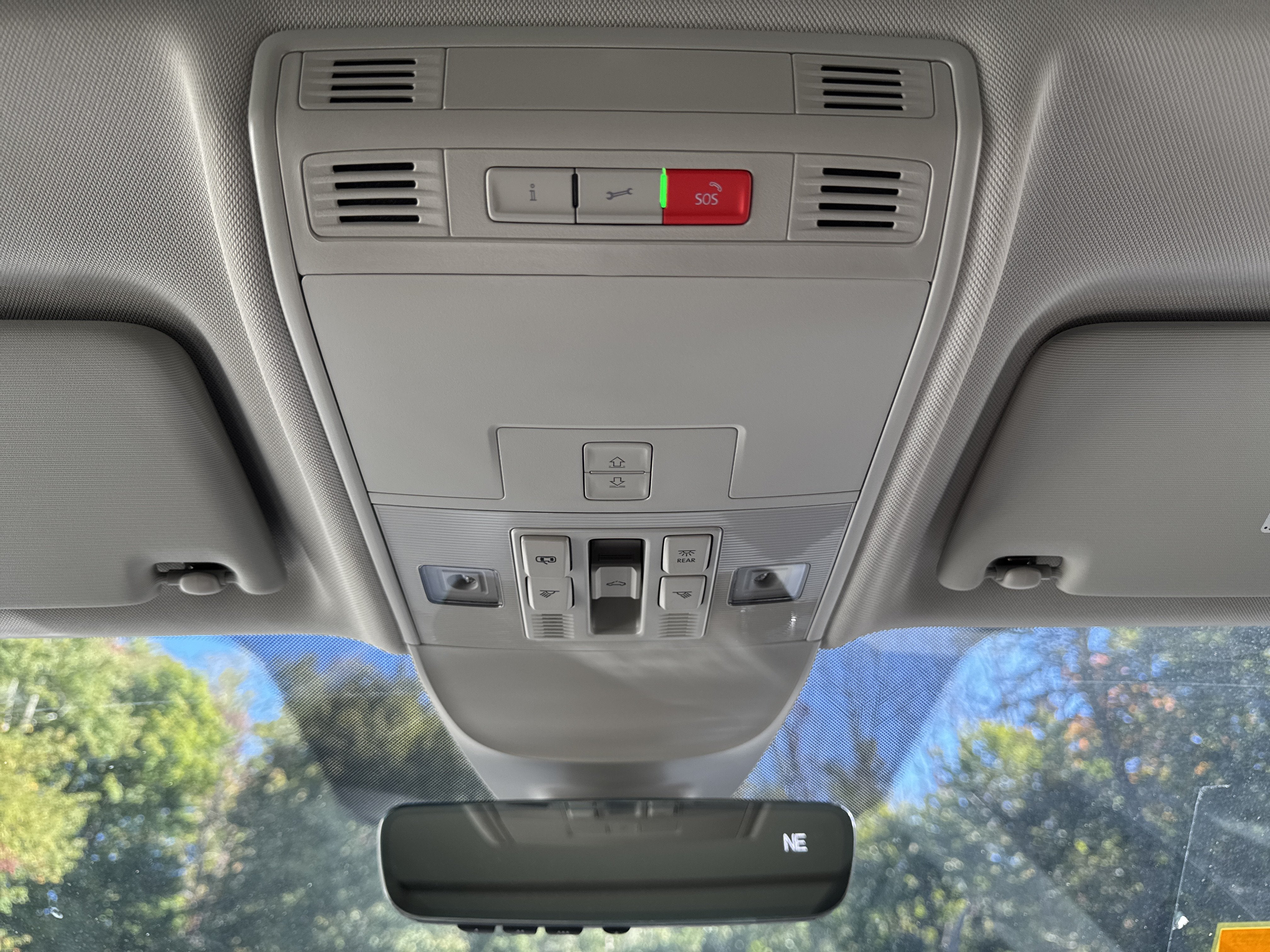 2027 Volkswagen Taos SE w/panoramic sunroof