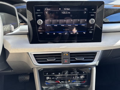 2027 Volkswagen Taos SE w/panoramic sunroof