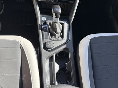 2027 Volkswagen Taos SE w/panoramic sunroof