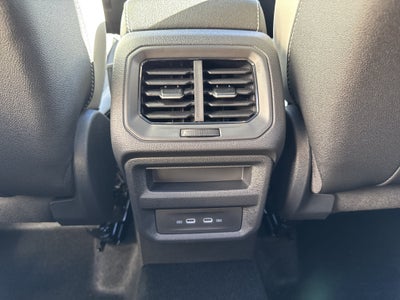 2027 Volkswagen Taos SE w/panoramic sunroof