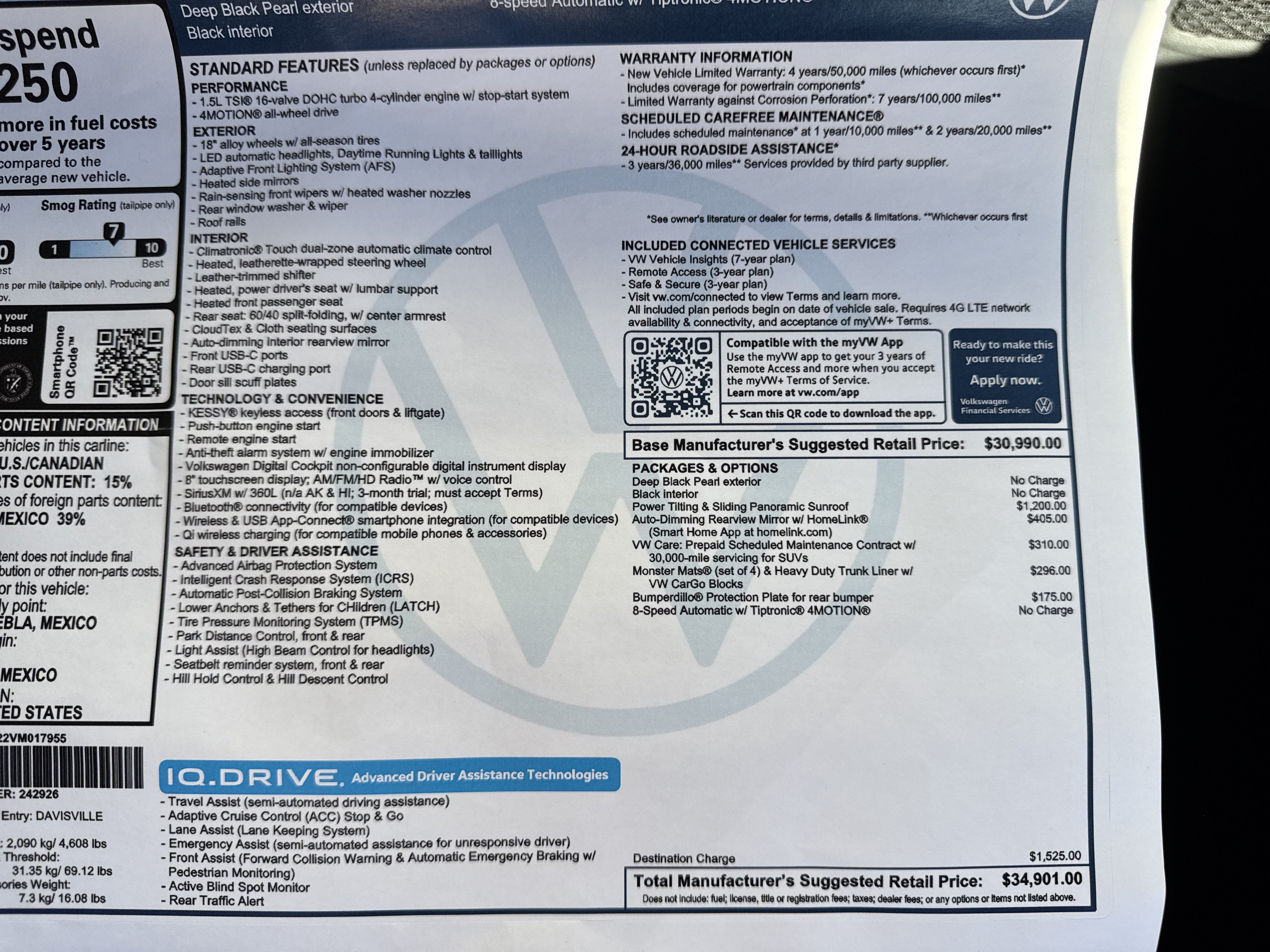 2027 Volkswagen Taos SE w/panoramic sunroof