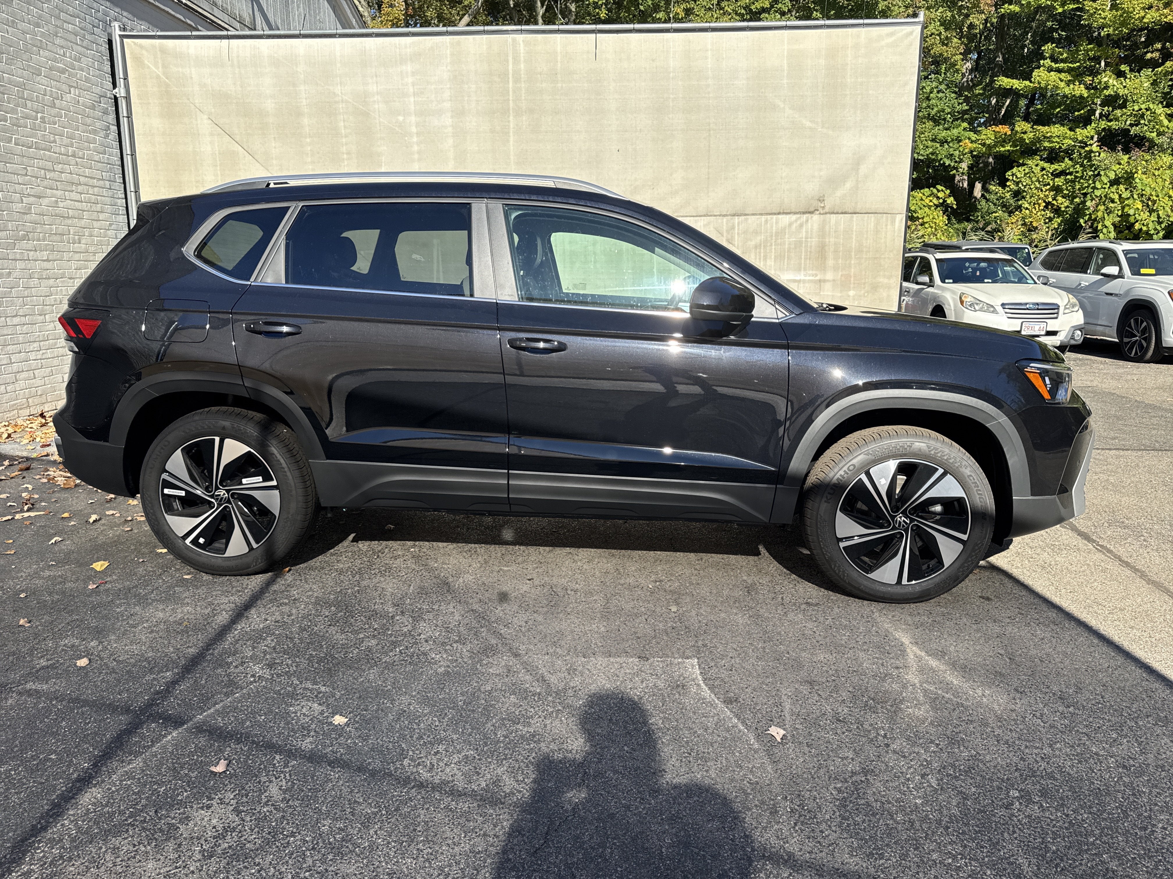 2027 Volkswagen Taos SE w/panoramic sunroof