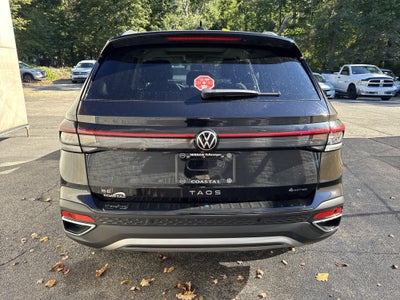 2027 Volkswagen Taos SE w/panoramic sunroof
