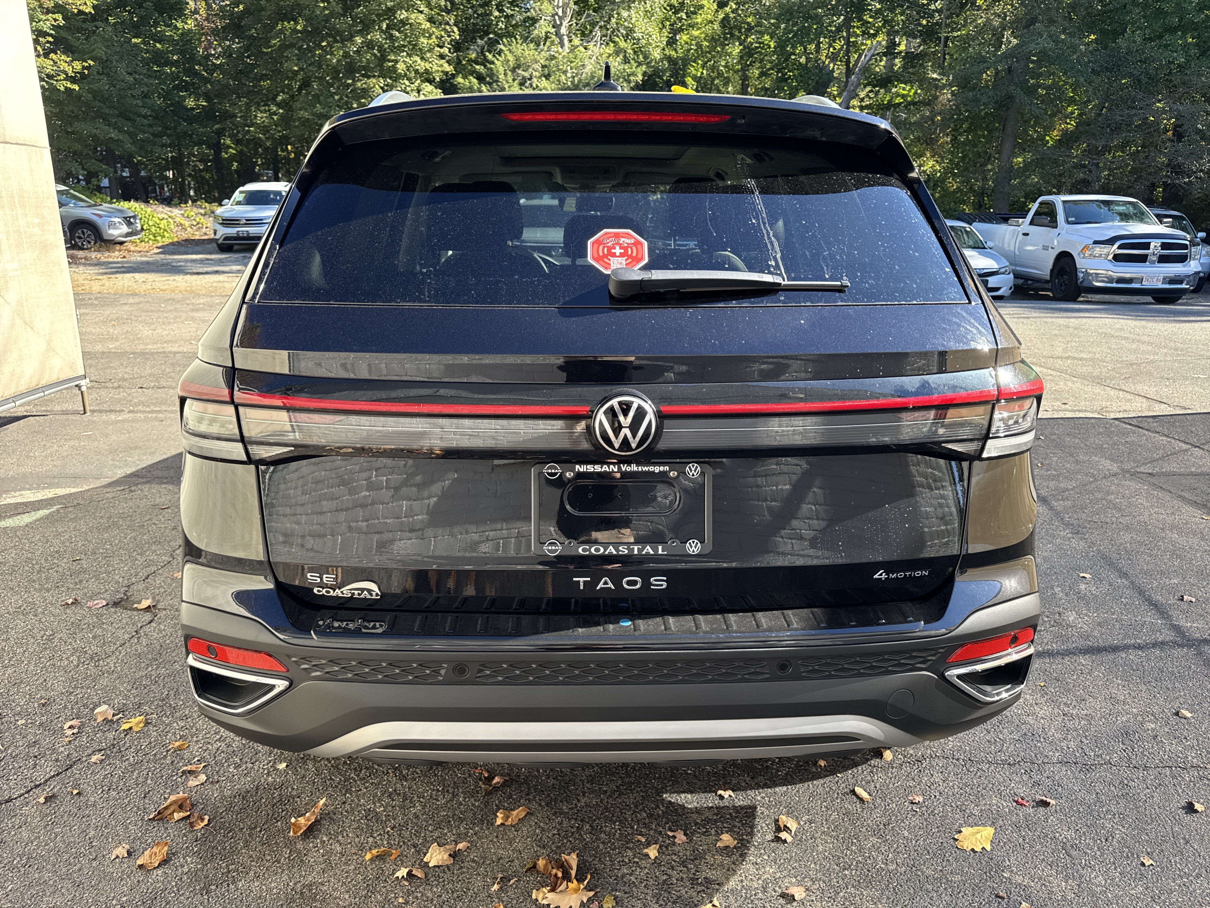 2027 Volkswagen Taos SE w/panoramic sunroof