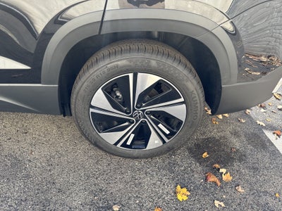 2027 Volkswagen Taos SE w/panoramic sunroof