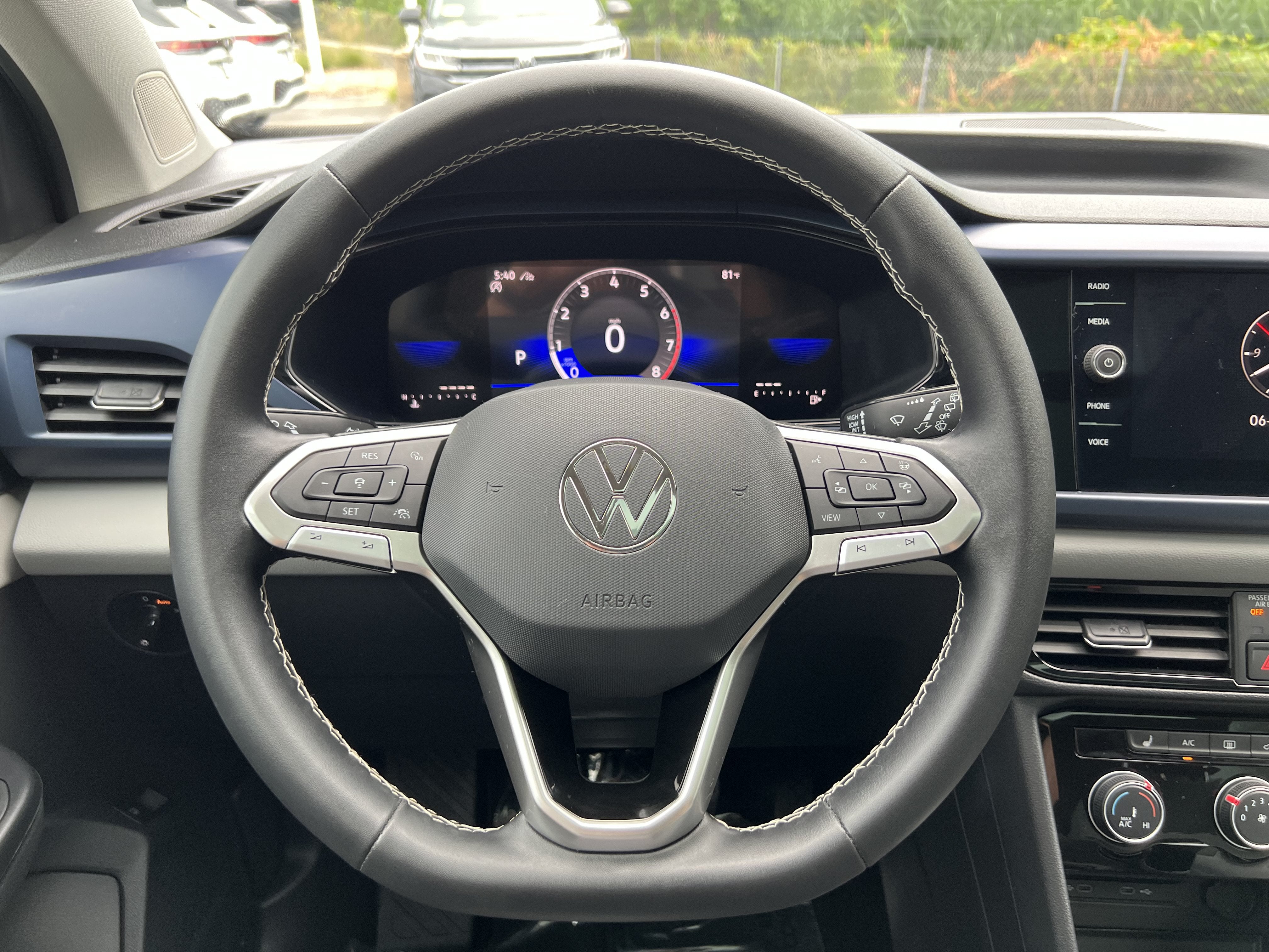 2023 Volkswagen Taos SE W/ Panoramic Sunroof