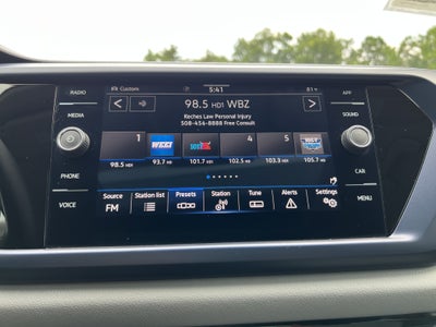 2023 Volkswagen Taos SE W/ Panoramic Sunroof