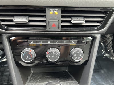 2023 Volkswagen Taos SE W/ Panoramic Sunroof