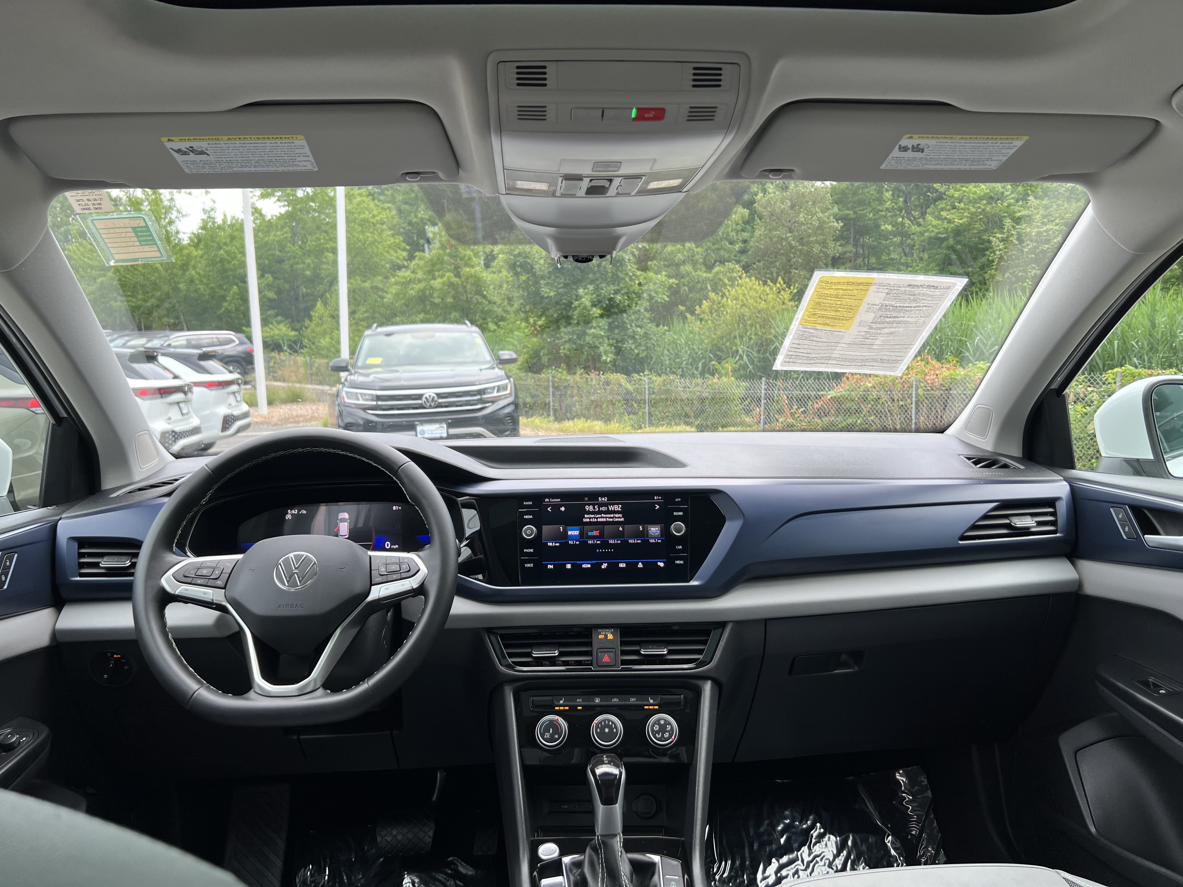 2023 Volkswagen Taos SE W/ Panoramic Sunroof