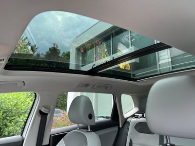 2023 Volkswagen Taos SE W/ Panoramic Sunroof