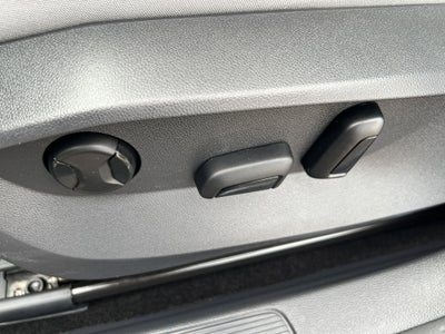 2023 Volkswagen Taos SE W/ Panoramic Sunroof