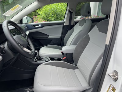 2023 Volkswagen Taos SE W/ Panoramic Sunroof