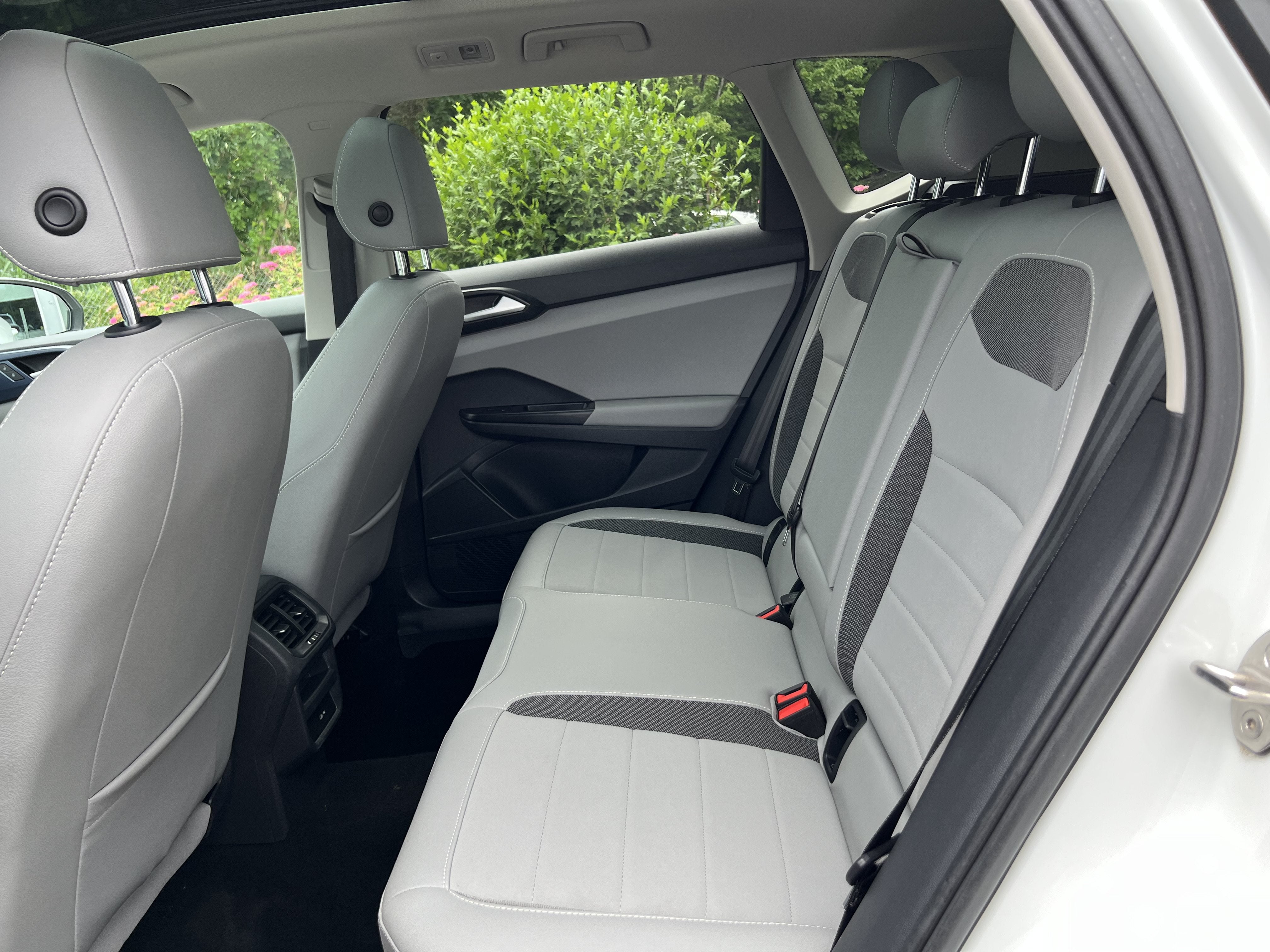 2023 Volkswagen Taos SE W/ Panoramic Sunroof