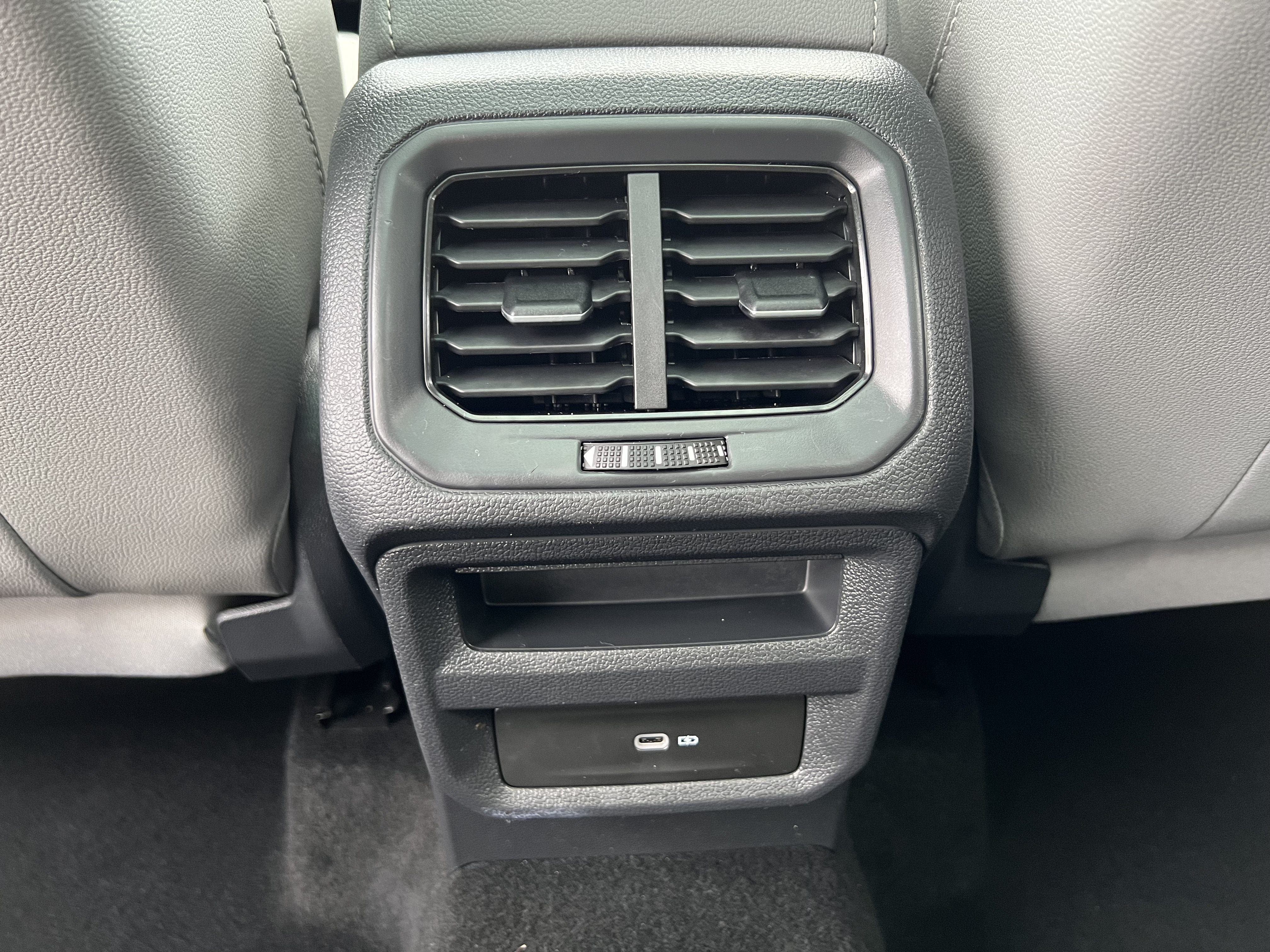 2023 Volkswagen Taos SE W/ Panoramic Sunroof