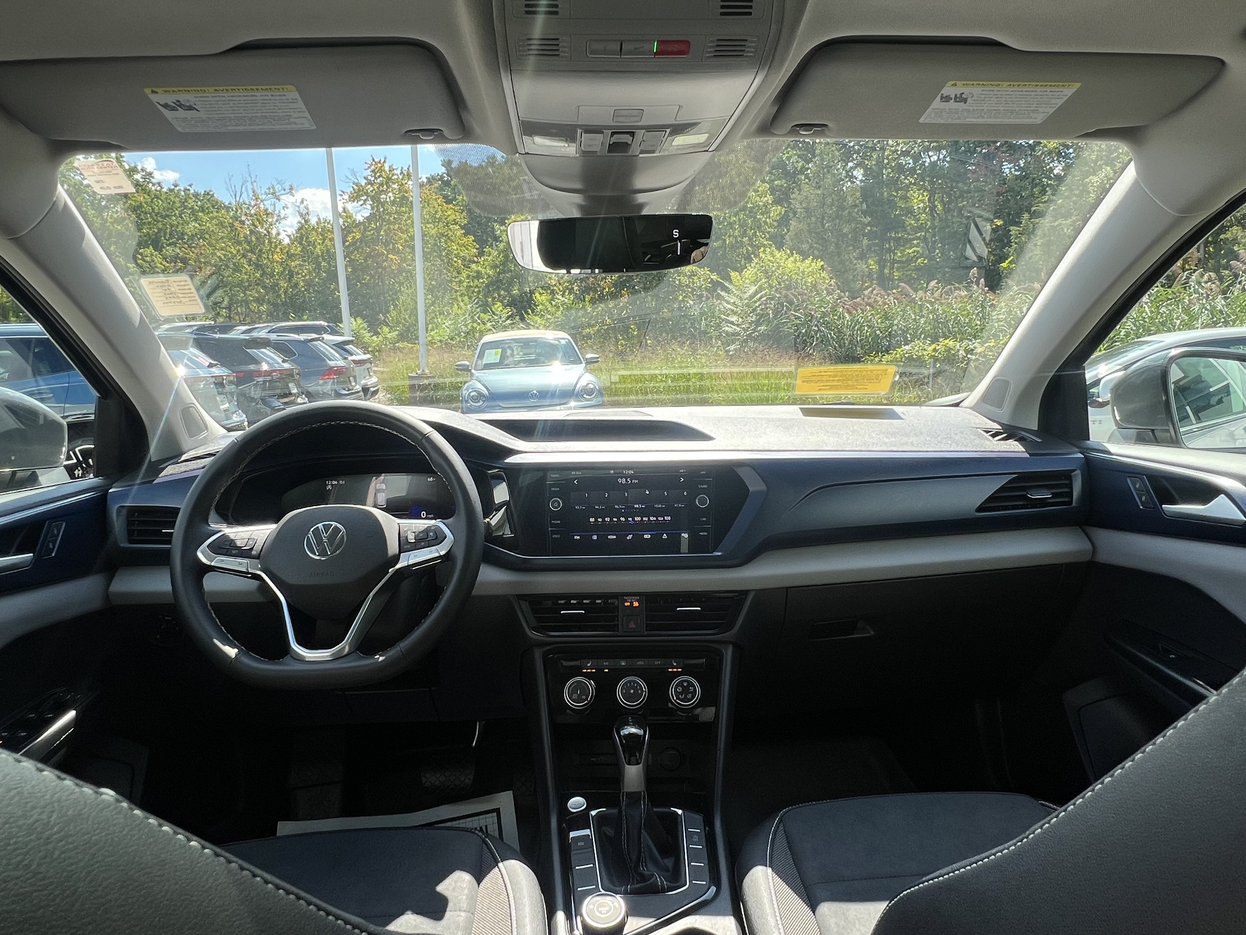 2023 Volkswagen Taos SE w/panoramic sunroof