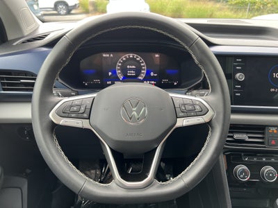 2023 Volkswagen Taos SE w/panoramic sunroof