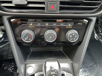 2023 Volkswagen Taos SE w/panoramic sunroof