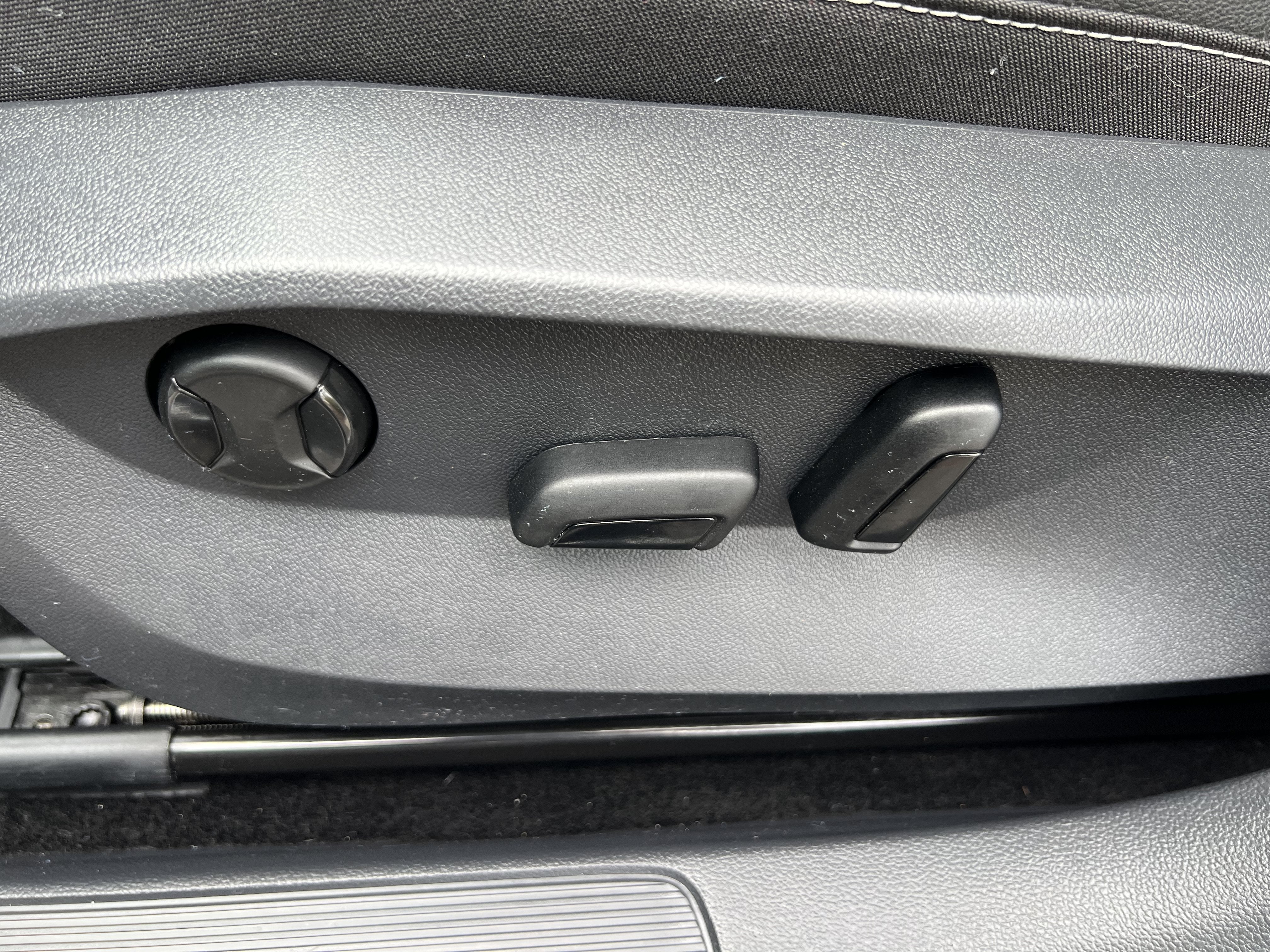 2023 Volkswagen Taos SE w/panoramic sunroof