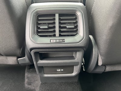 2023 Volkswagen Taos SE w/panoramic sunroof