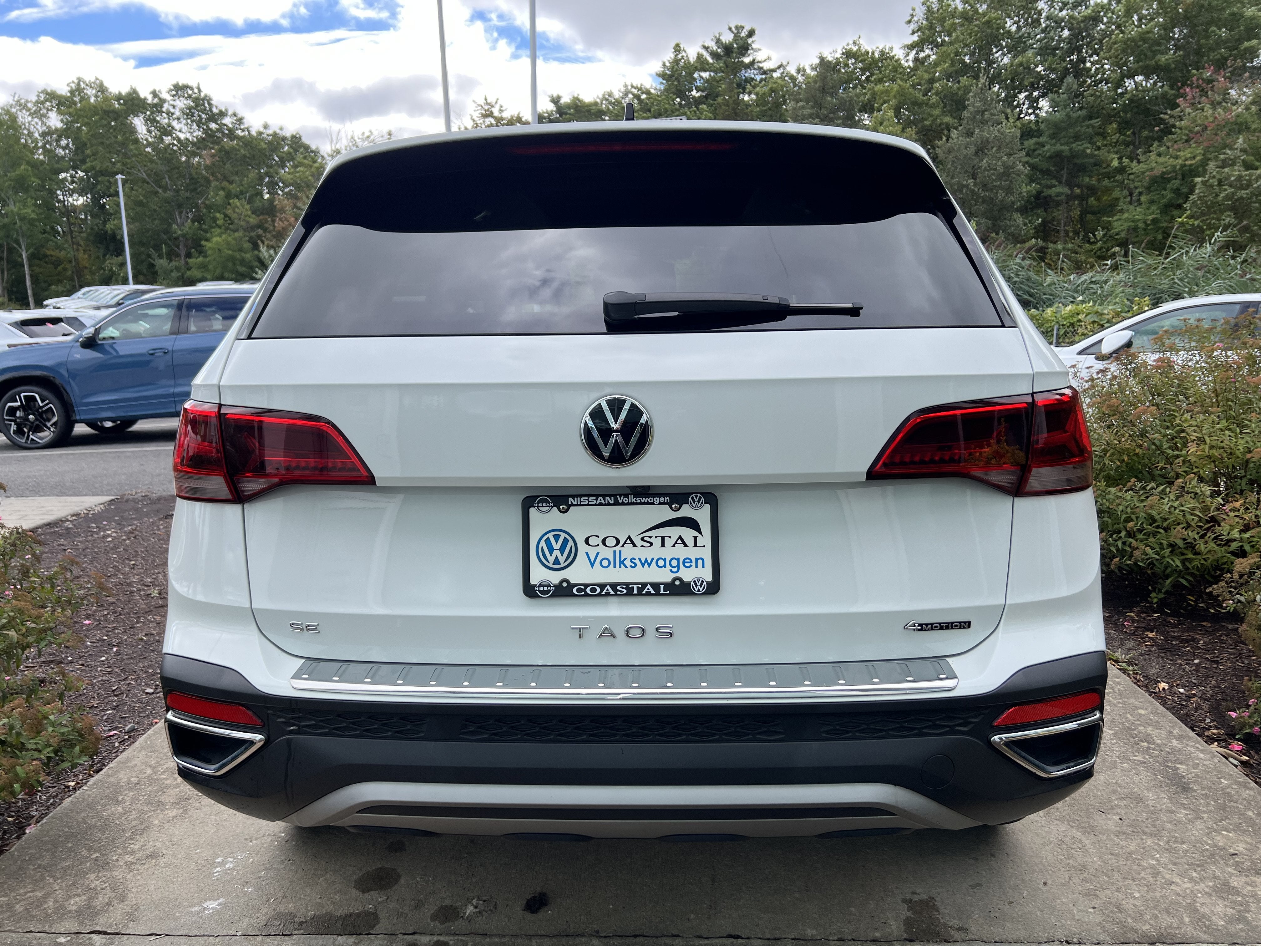 2023 Volkswagen Taos SE w/panoramic sunroof