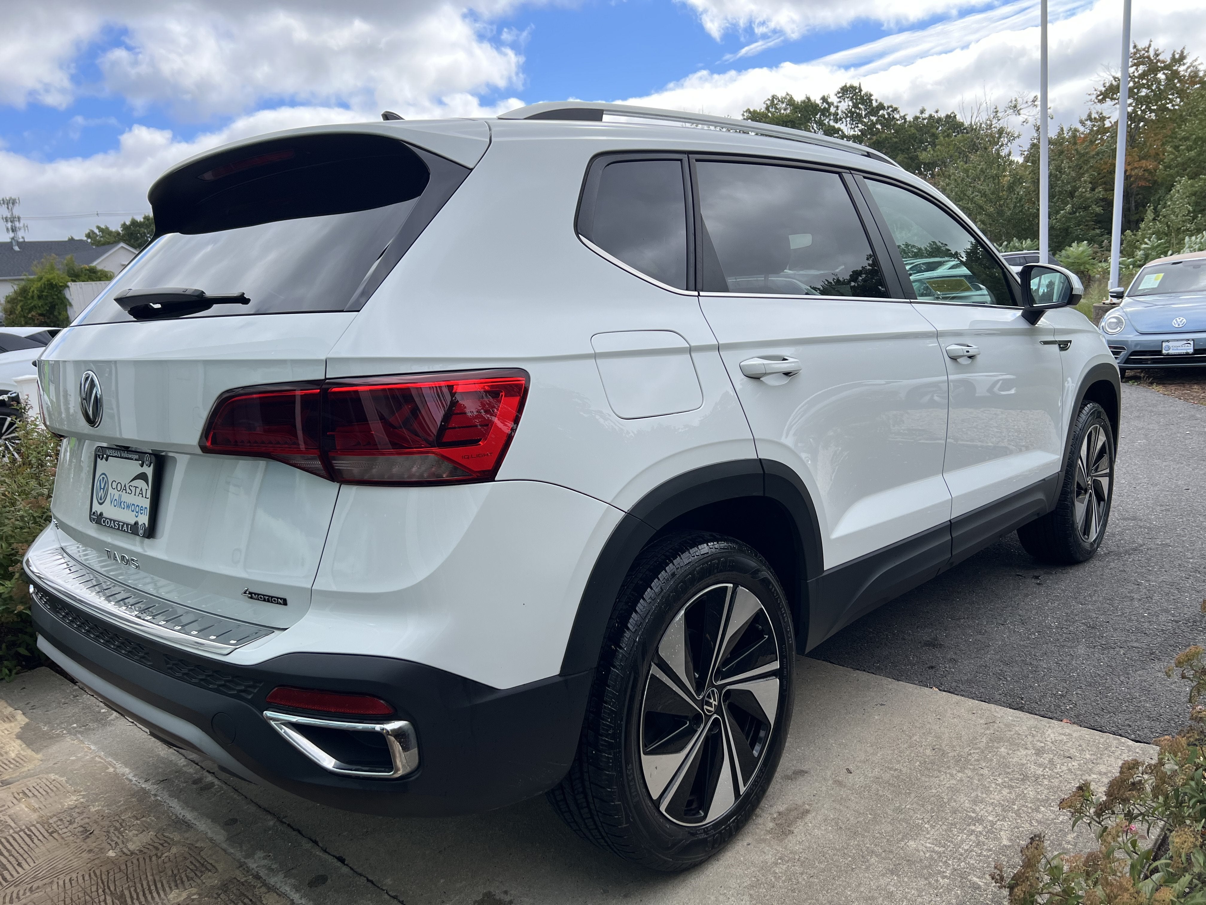 2023 Volkswagen Taos SE w/panoramic sunroof