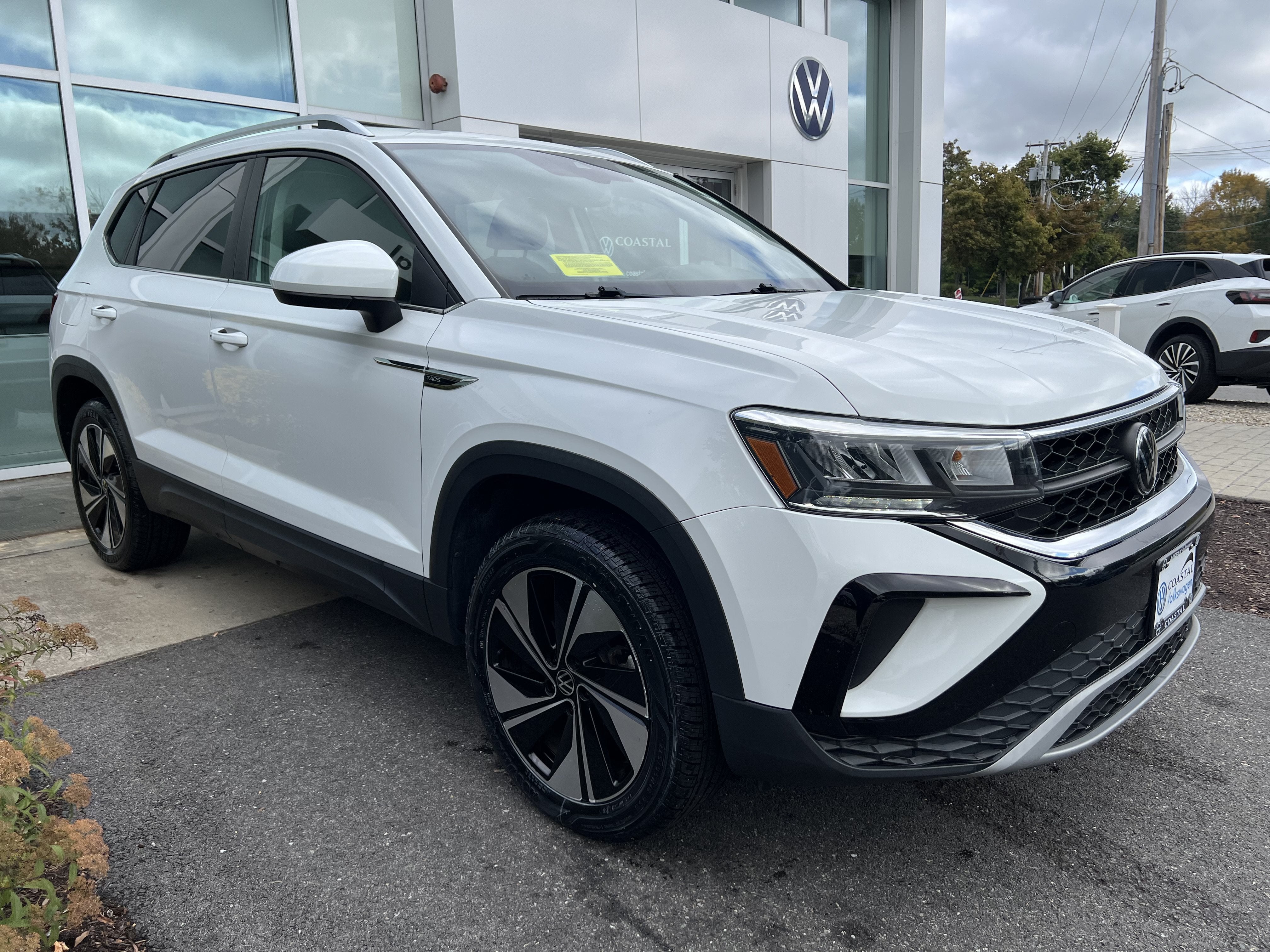 2023 Volkswagen Taos SE w/panoramic sunroof
