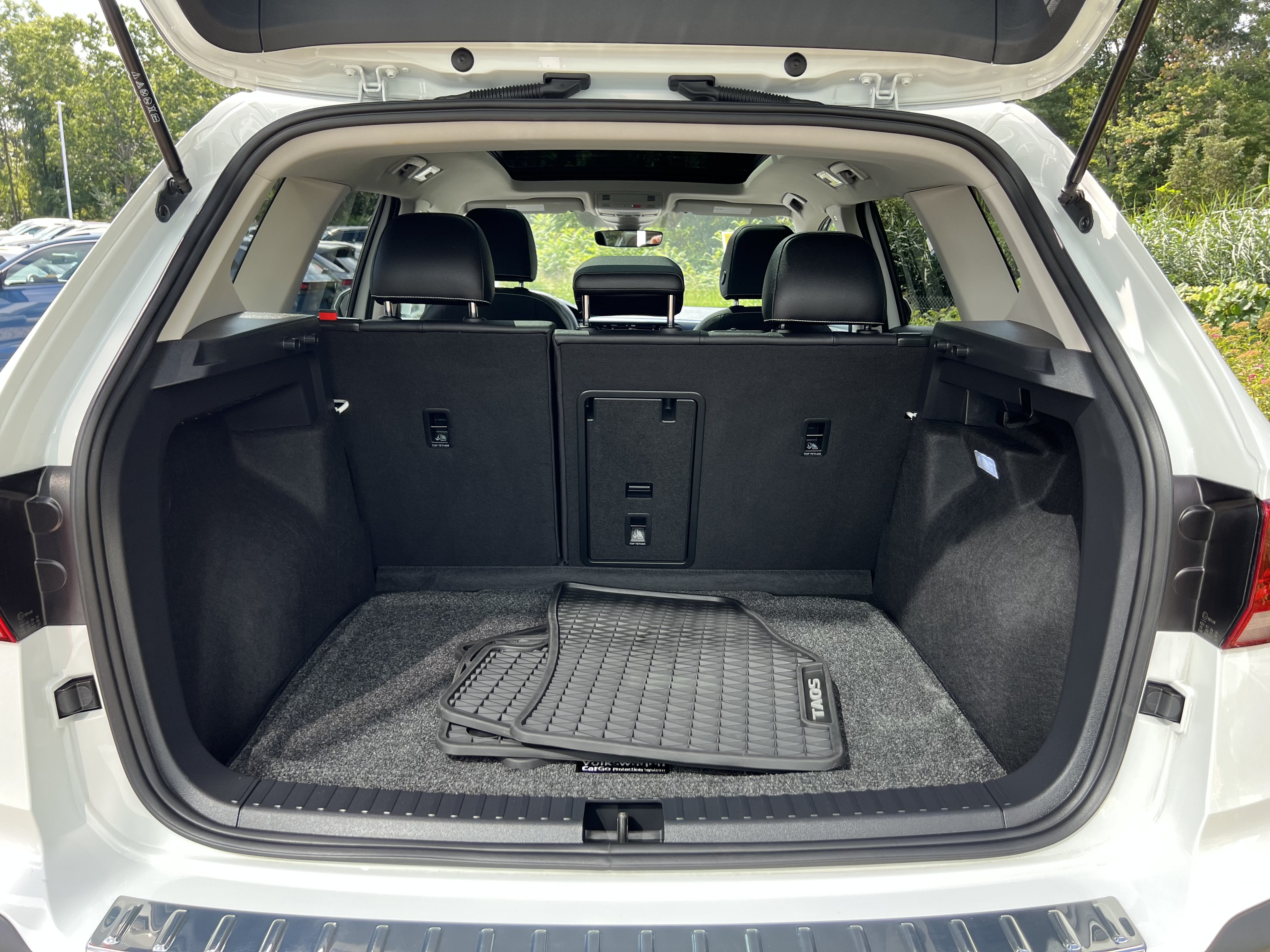 2024 Volkswagen Taos SE w/panoramic sunroof