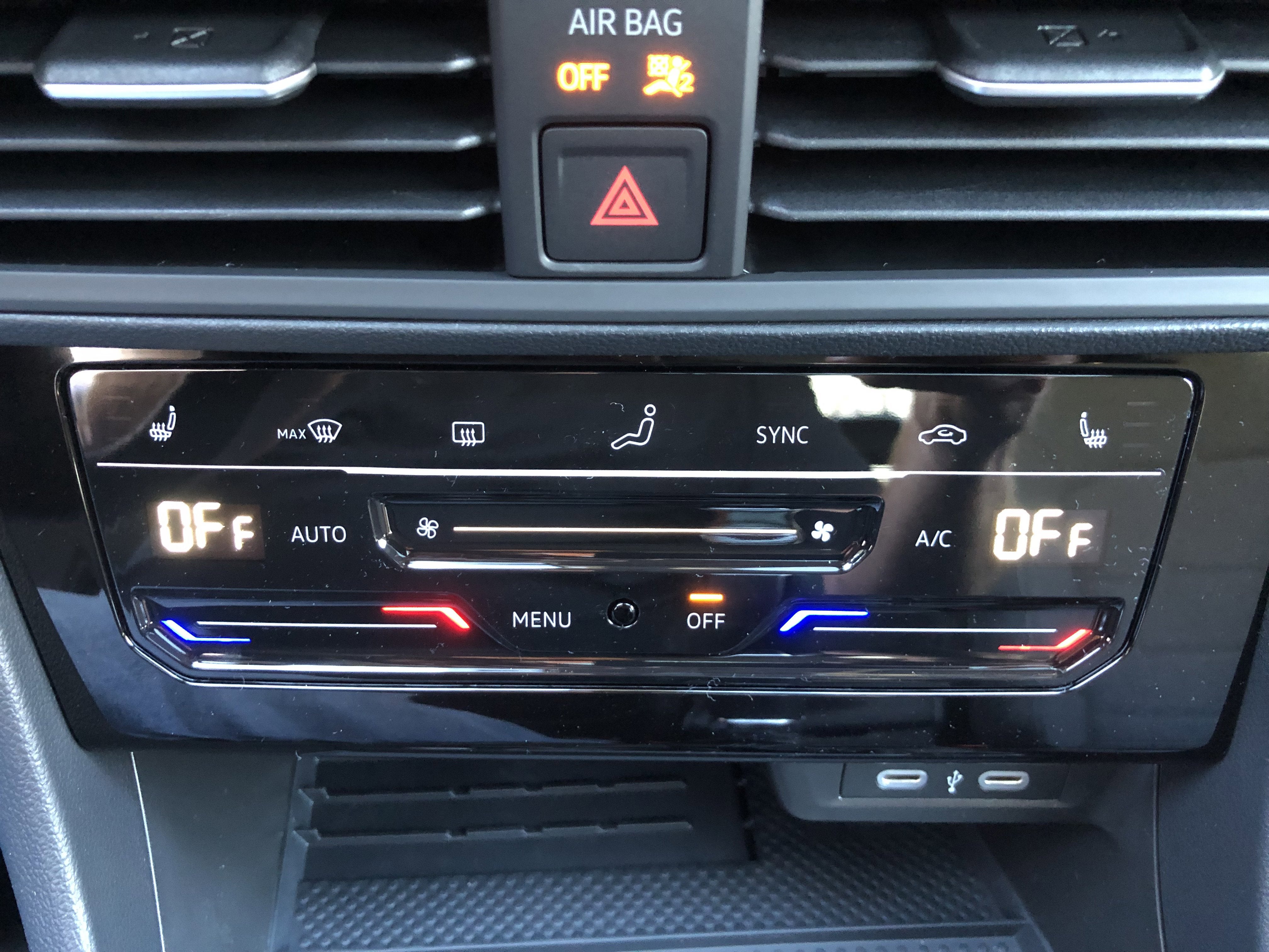 2026 Volkswagen Jetta SE w/black wheel package