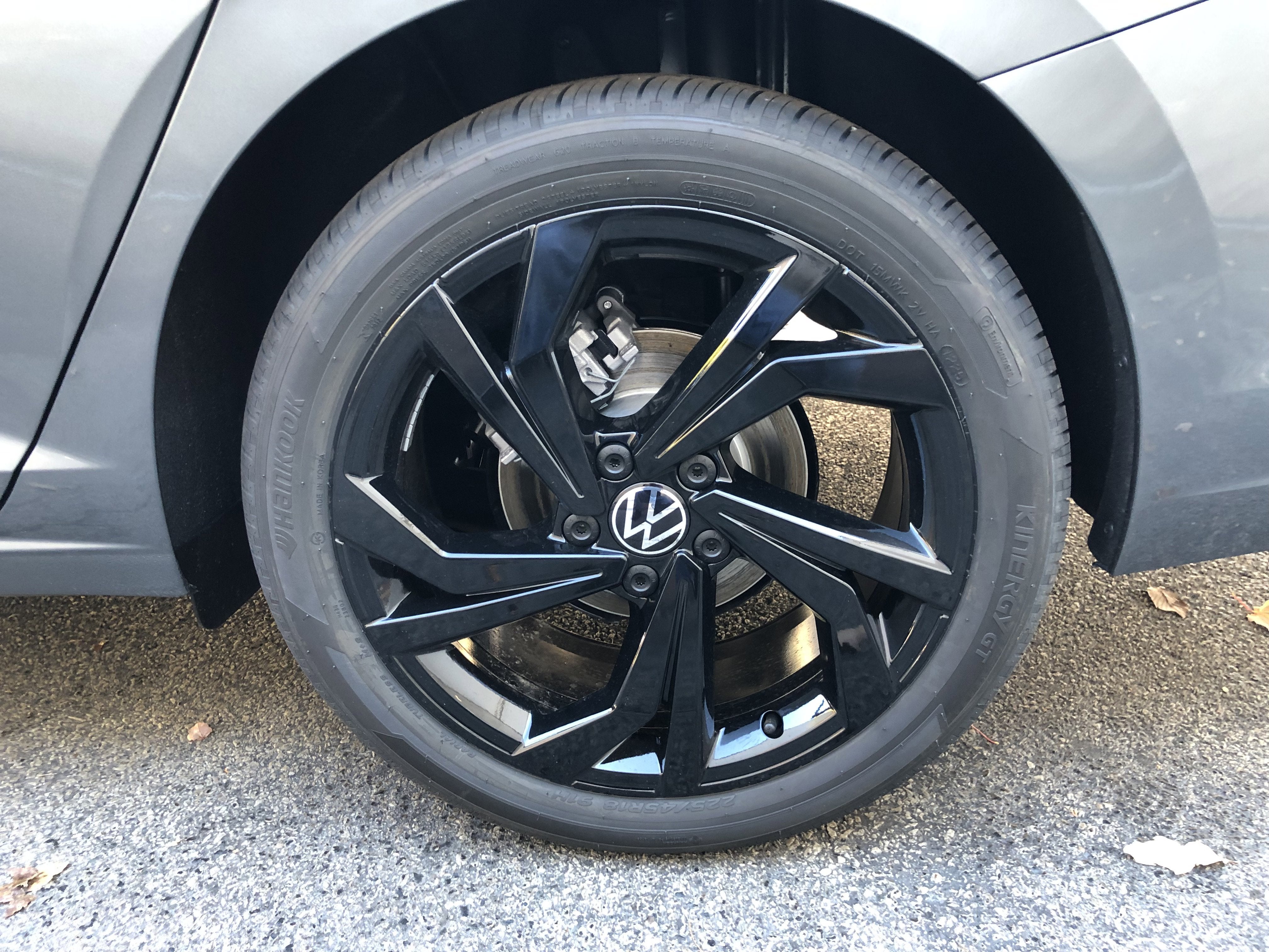 2026 Volkswagen Jetta SE w/black wheel package
